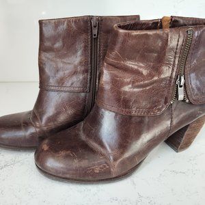 Naya short leather boot